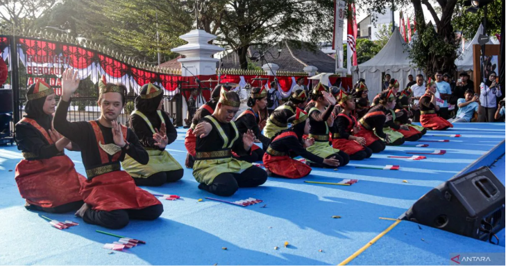 Penari down syndrome di parade Suara Inklusi untuk Semua 2026